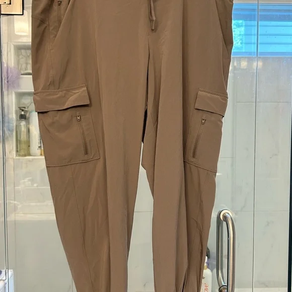 Women’s All in Motion Brown Cargo joggers - Picture 1 of 4